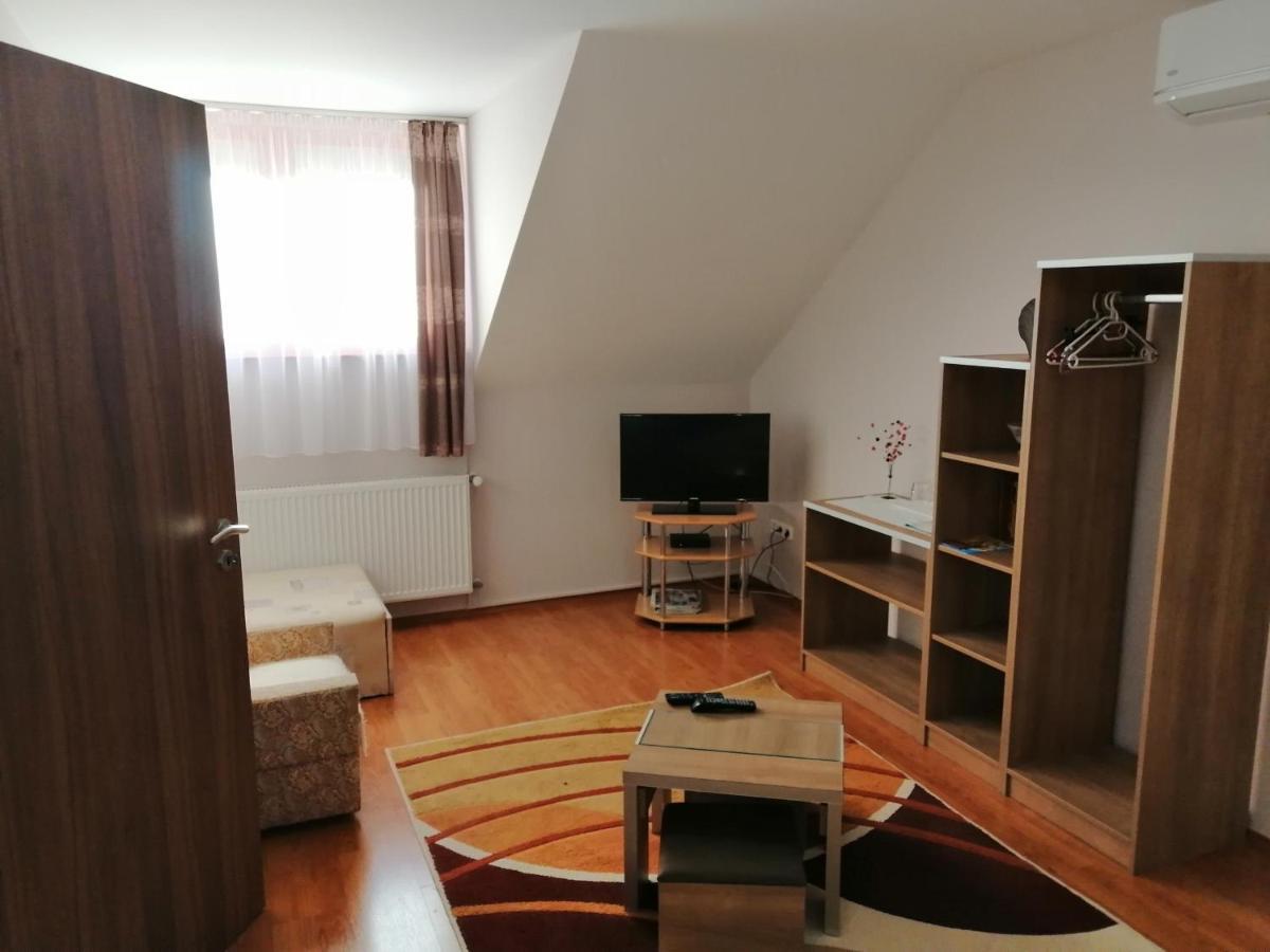 Csipkehaz Apartman Cserkeszőlő Exteriér fotografie