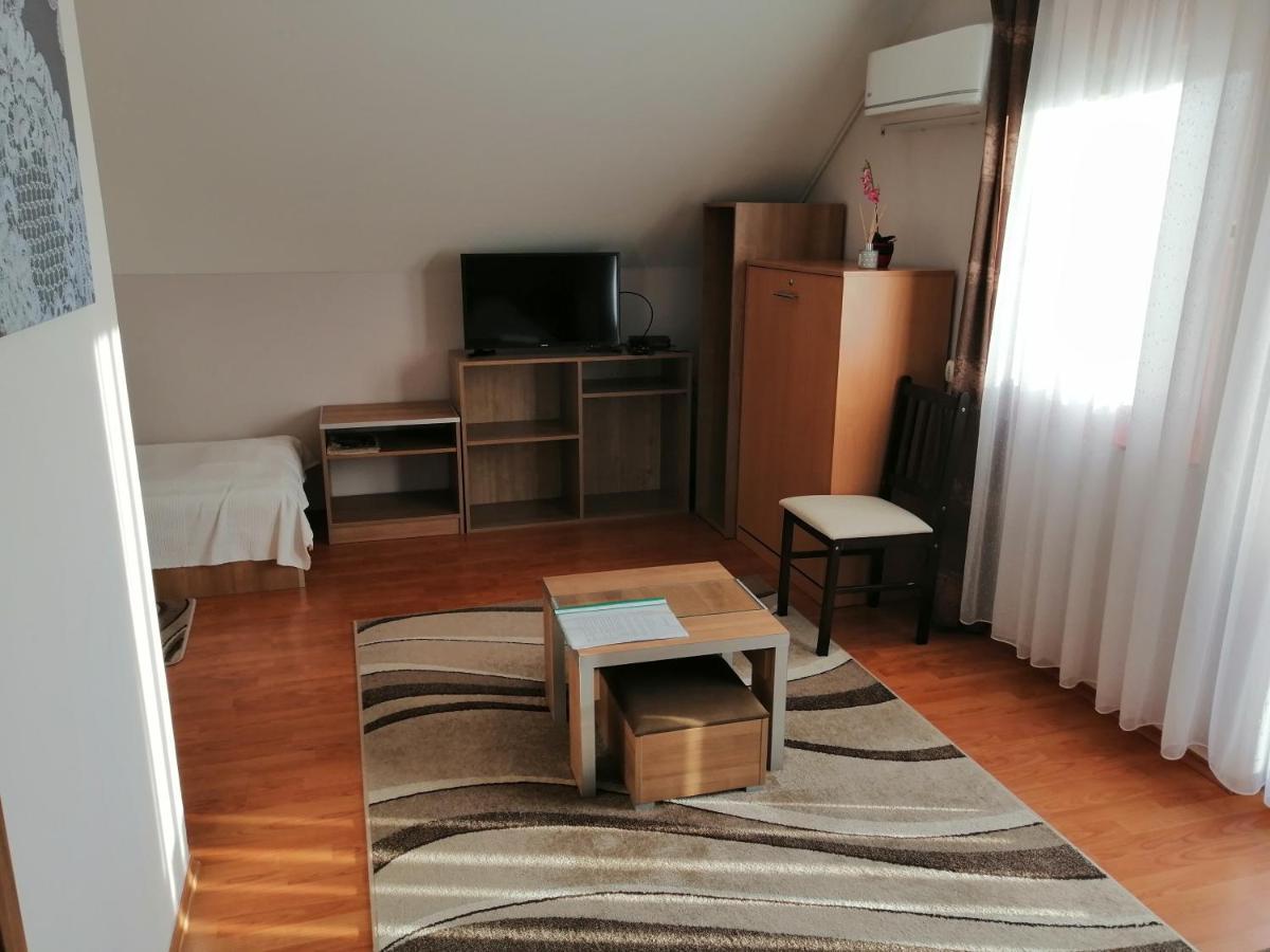 Csipkehaz Apartman Cserkeszőlő Exteriér fotografie