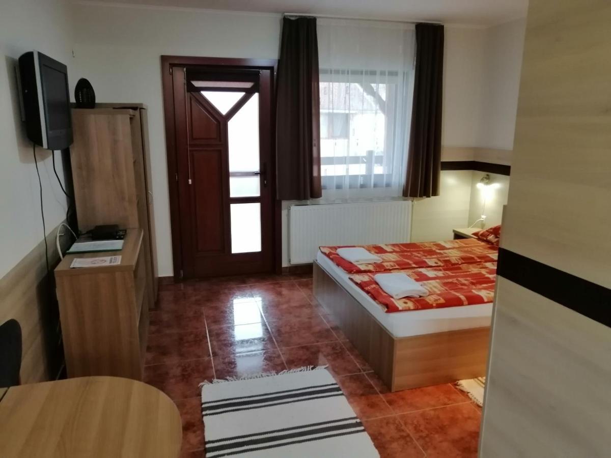 Csipkehaz Apartman Cserkeszőlő Exteriér fotografie