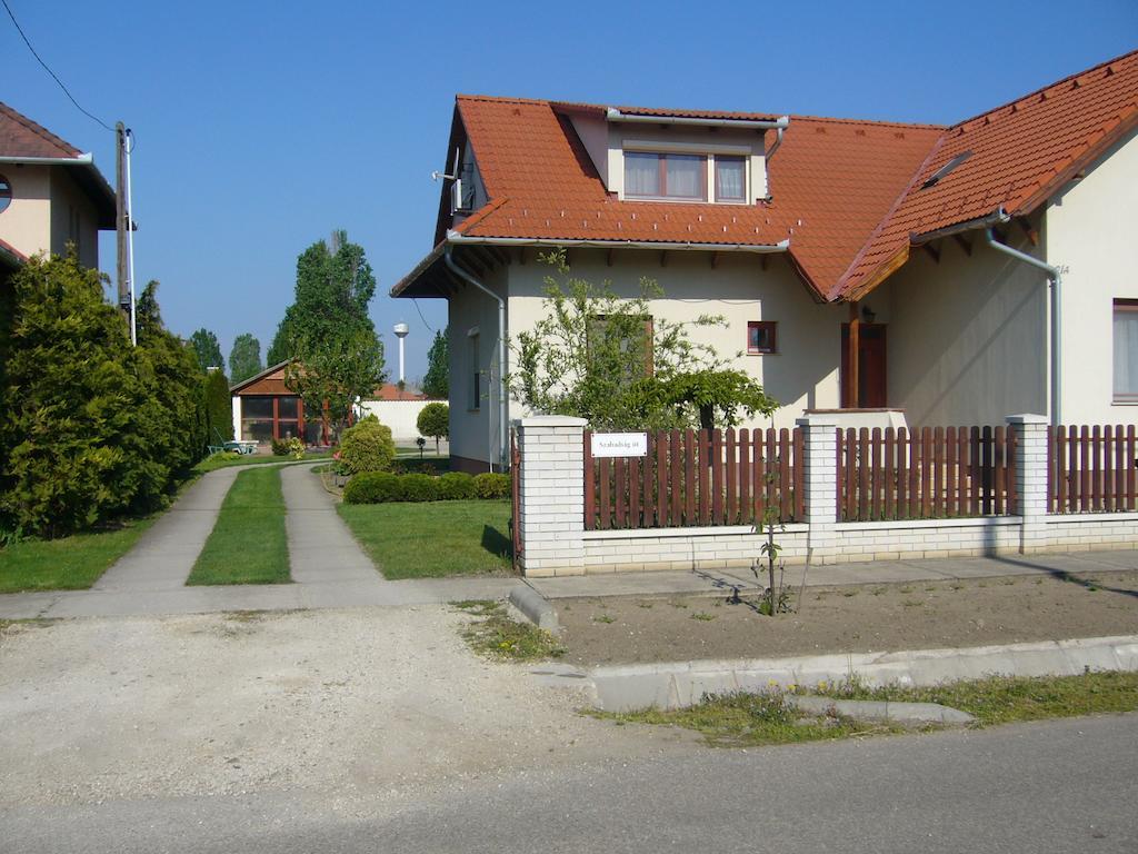 Csipkehaz Apartman Cserkeszőlő Exteriér fotografie