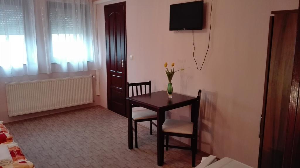 Csipkehaz Apartman Cserkeszőlő Exteriér fotografie